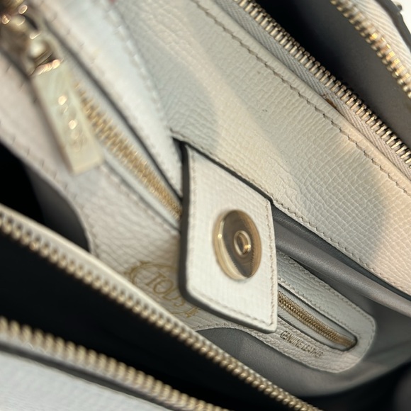 Tod’s white and grey tote handbag. - Picture 10 of 13